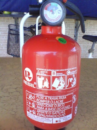 Foto 1 - Extintor de incêndio  a b c